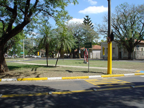 estacionar onde estão os carros no fundo (foto 3).jpg